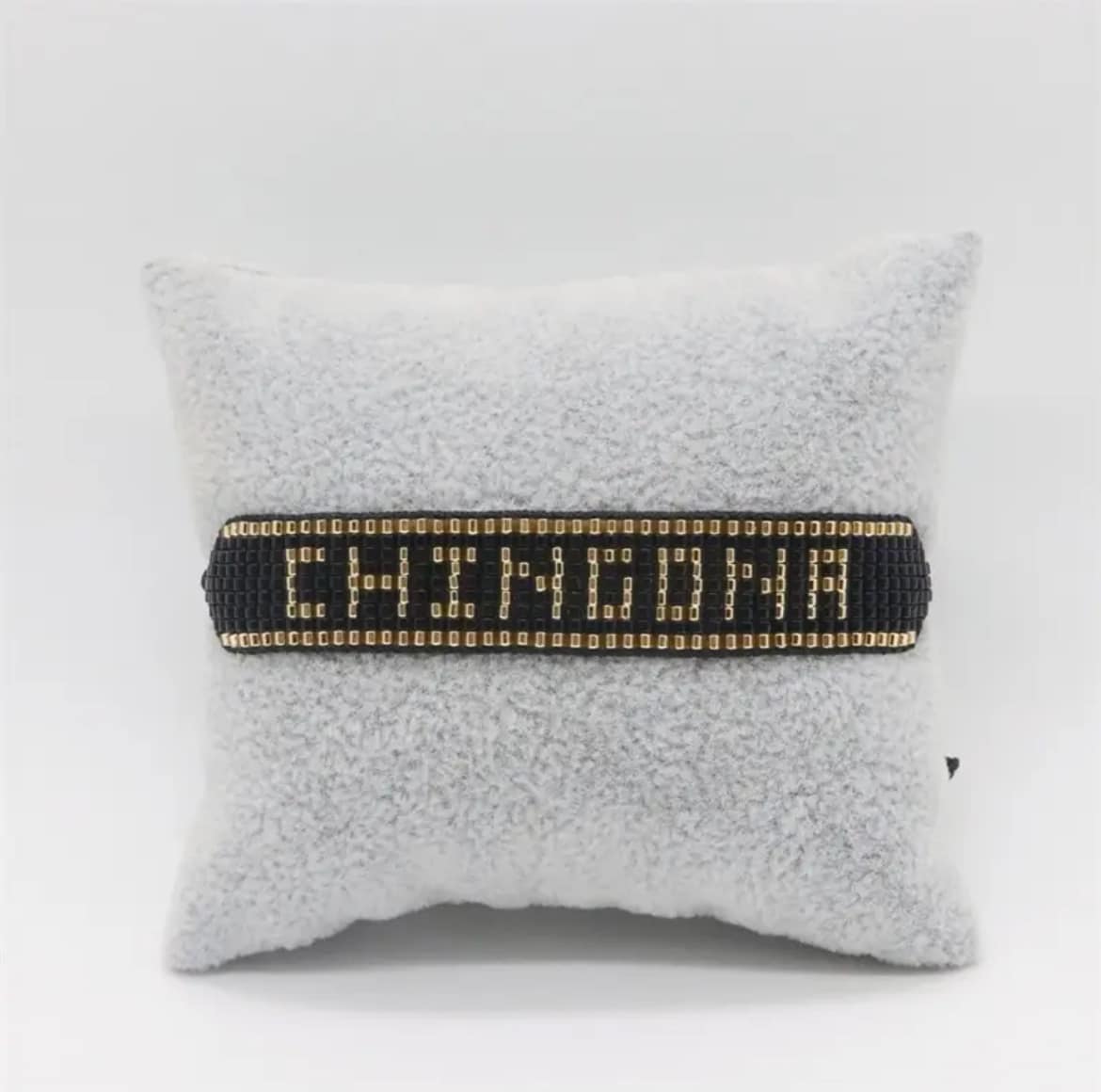 Pulsera Tejida "Chingona" con Detalles Dorados