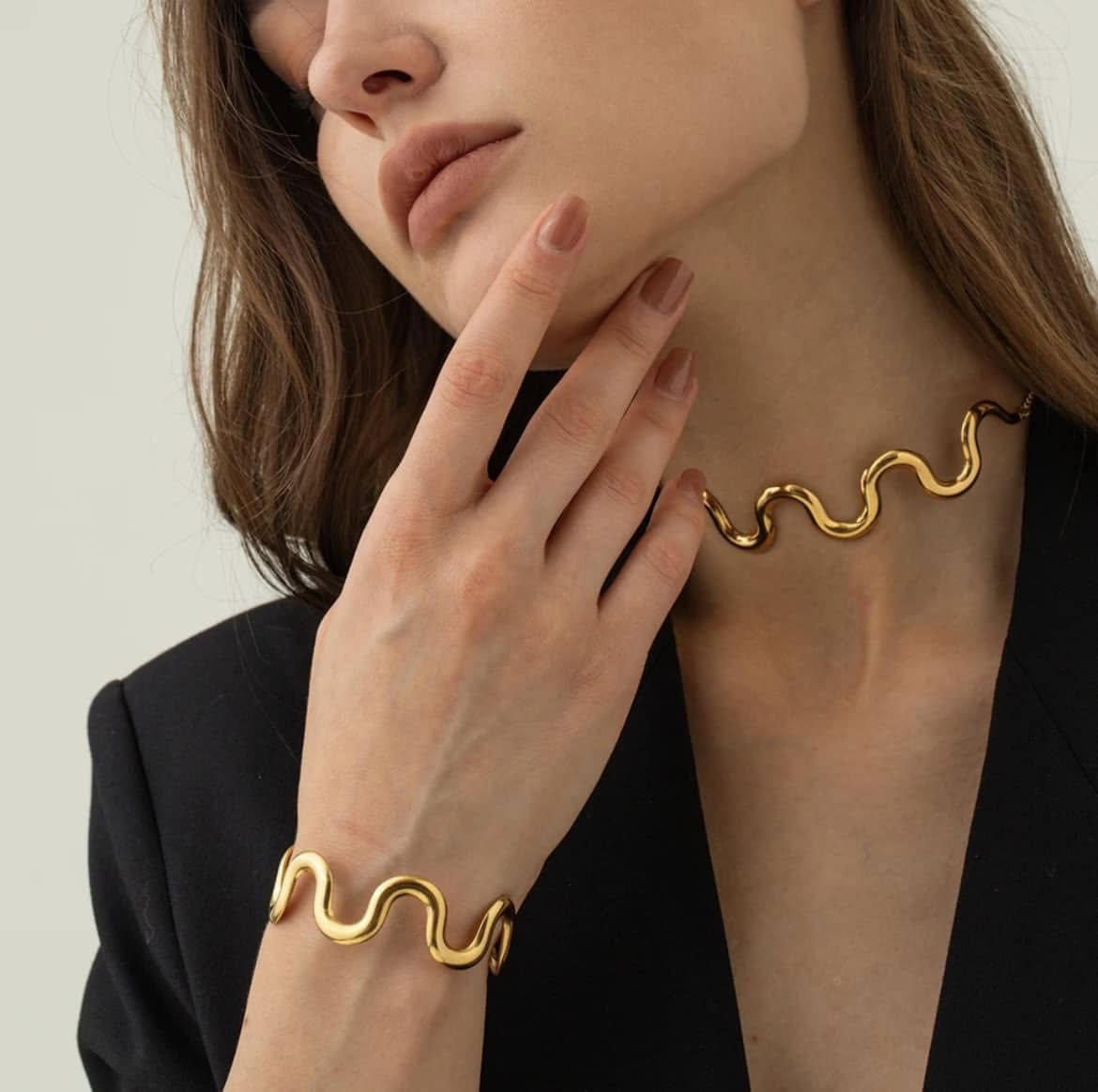 Juego de pulsera y collar con diseño Ondulado
