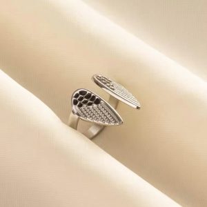 Anillo Ajustable Alas Texturizadas
