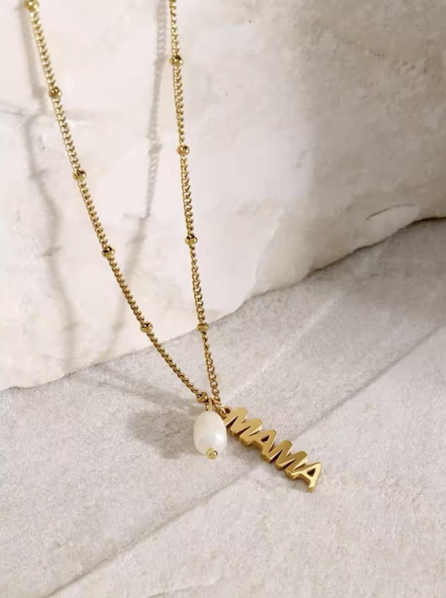 Collar con dije Mamá