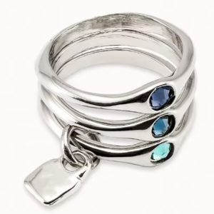 Anillo Plateado Multicapa con Cristales y Dijes