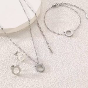 Conjunto de collar, con pulsera y aretes estilo Ferragamo