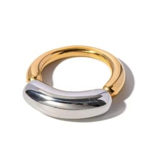 Anillo dorado con barra plateada