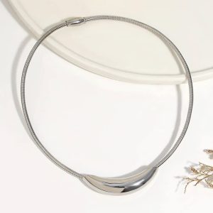 Collar Elegancia Minimalista en Acero Inoxidable