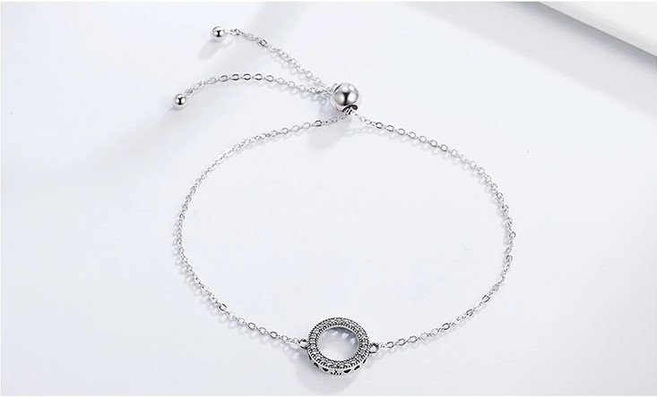 Pulsera Ajustable de Plata con Dije Circular de Circonitas