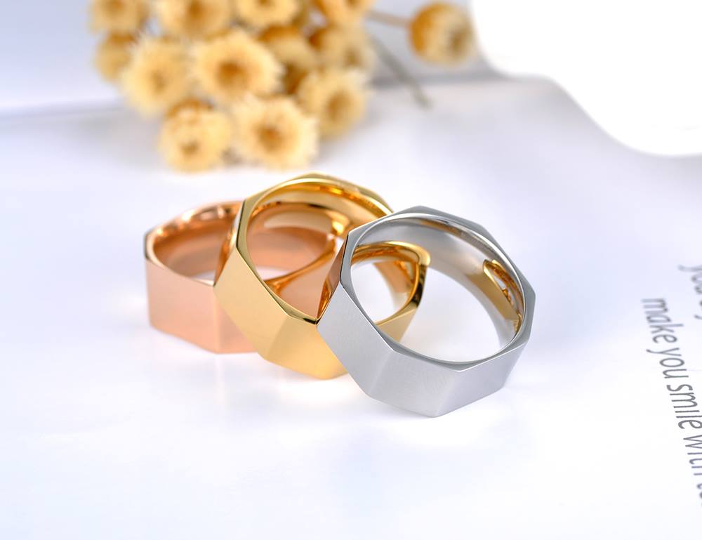 Anillo Hexagonal de Diseño Minimalista