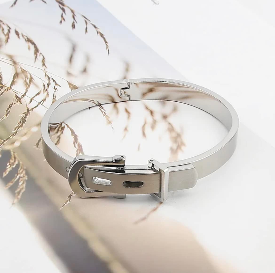 Pulsera Elegance Buckle en Acero Inoxidable - Image 2