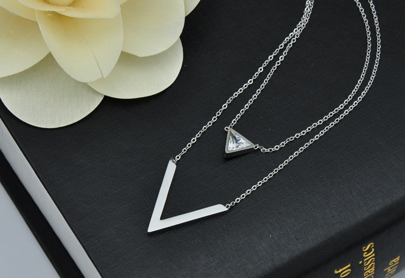 Collar Triángulo, doble Cadena