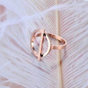 Anillo Geométrico Minimalista en Oro Rosa
