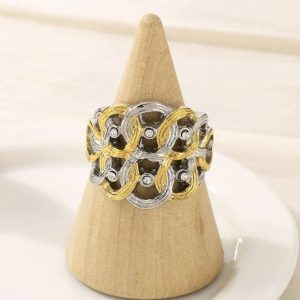 Anillo Bicolor con Diseño de Filigrana y Detalles en Cristal