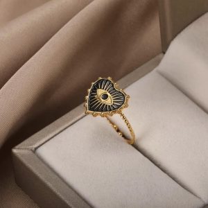 Anillo Dorado "Ojo Místico" con Diseño de Corazón