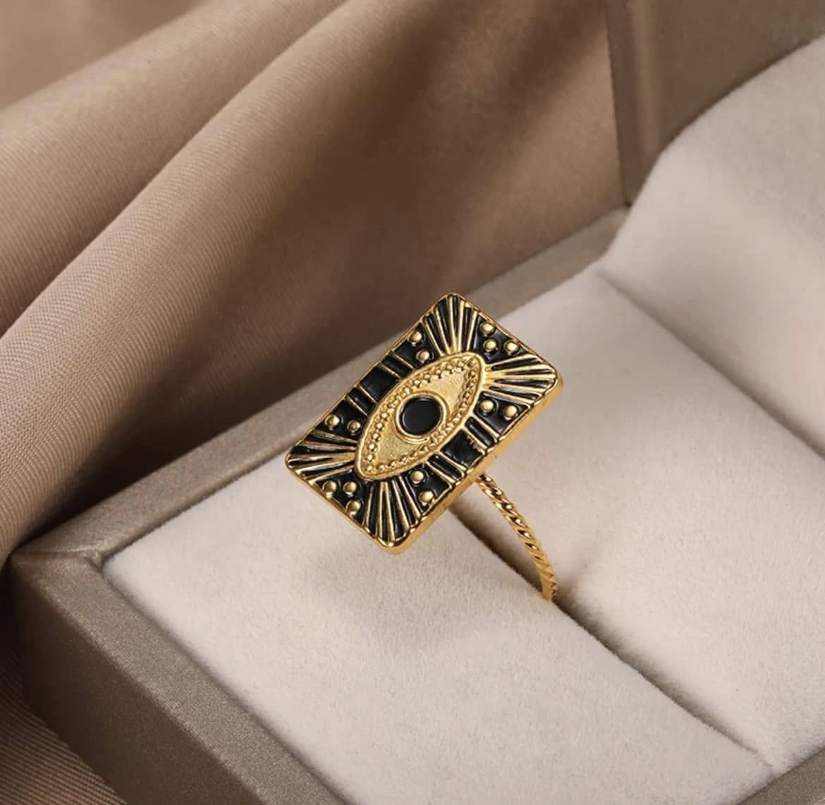Anillo Dorado "Ojo Místico" con Diseño de Corazón - Image 2
