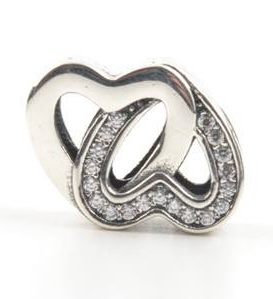 Charm Corazones entrelazados