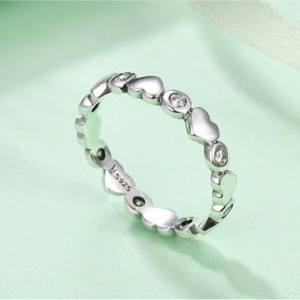 Anillo de Plata 925 con Corazones y Circonitas