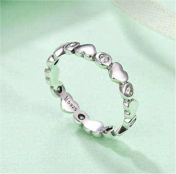 Anillo de Plata 925 con Corazones y Circonitas