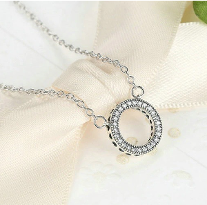 Collar de Plata con Dije Circular de Circonitas