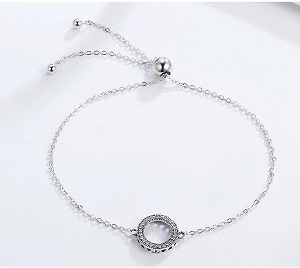 Pulsera Ajustable de Plata con Dije Circular de Circonitas