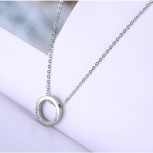 Collar “Círculo de Luz” – Brillo en la Simplicidad