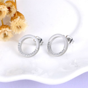 Aretes “Círculo de Luz” – El Detalle que Ilumina