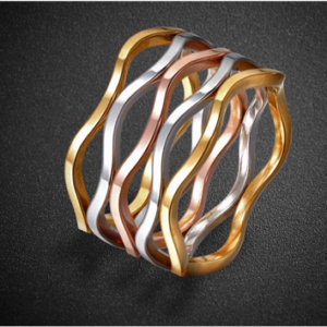 Anillo “Olas de Trío” – Movimiento, estilo y elegancia