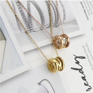 Collar "Trinity Roma" – Triple Aro con Números Romanos
